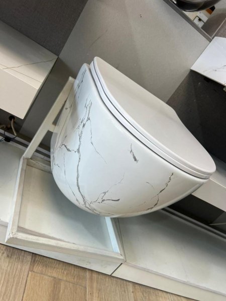 مرحاض معلق ابيض موشح سكني018M